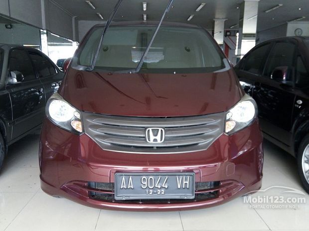 Honda Freed Mobil bekas dijual di Jawa-tengah Indonesia 