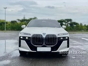 2024 BMW 735i 3.0 M Sport Sedan