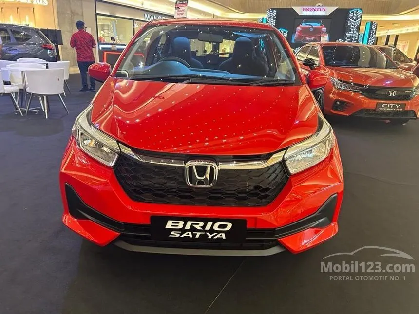 Jual Mobil Honda Brio 2023 E Satya 1.2 di Jawa Timur Automatic Hatchback Merah Rp 185.300.000