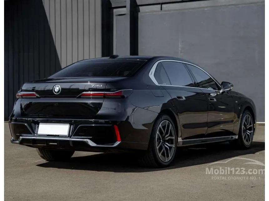 2023 BMW 735i M Sport Sedan