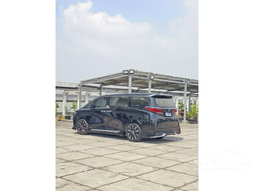 2025 Toyota Alphard HEV Modelista MPV