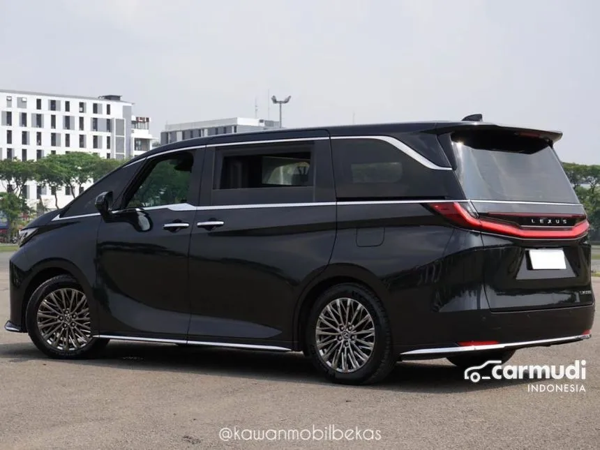 2023 Lexus LM 350h 4 Seater MPV