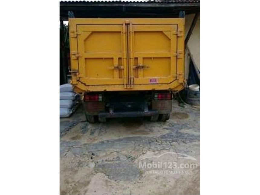 Jual Mobil Isuzu Dump  Truck  2014 4 6 di Yogyakarta  Manual 