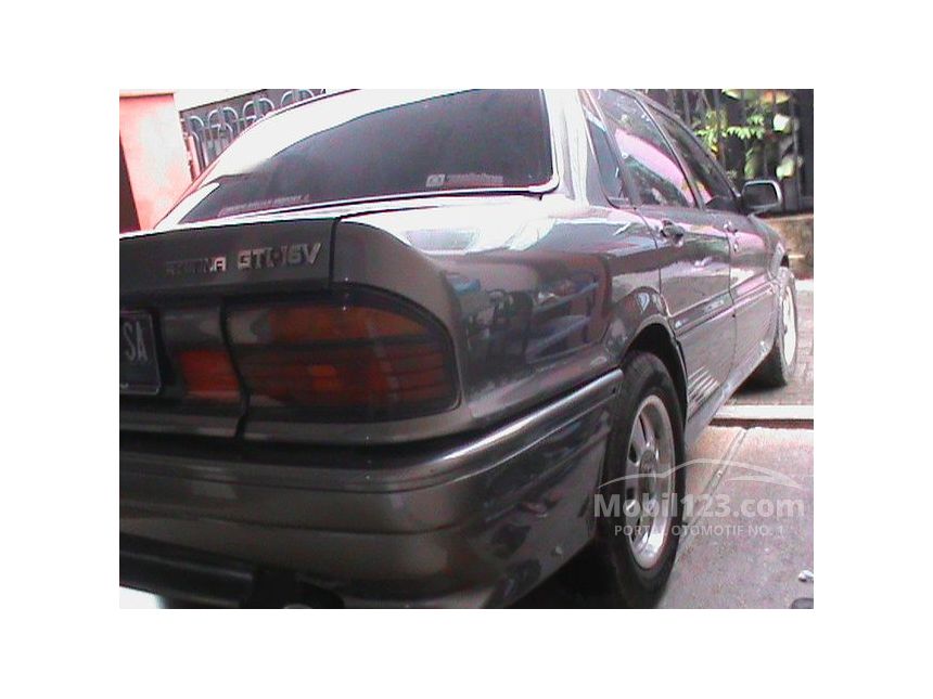1990 Mitsubishi Eterna Sedan
