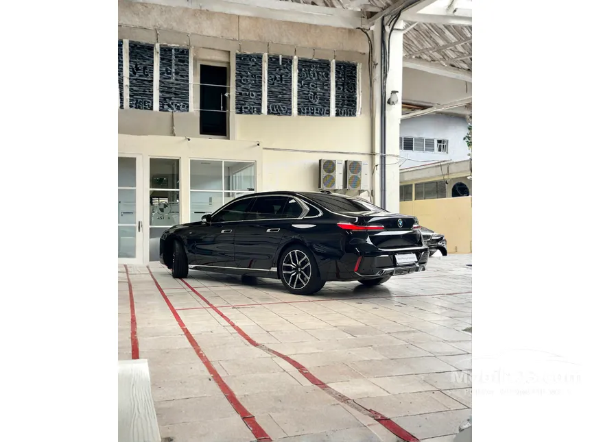 2024 BMW 735i M Sport Sedan