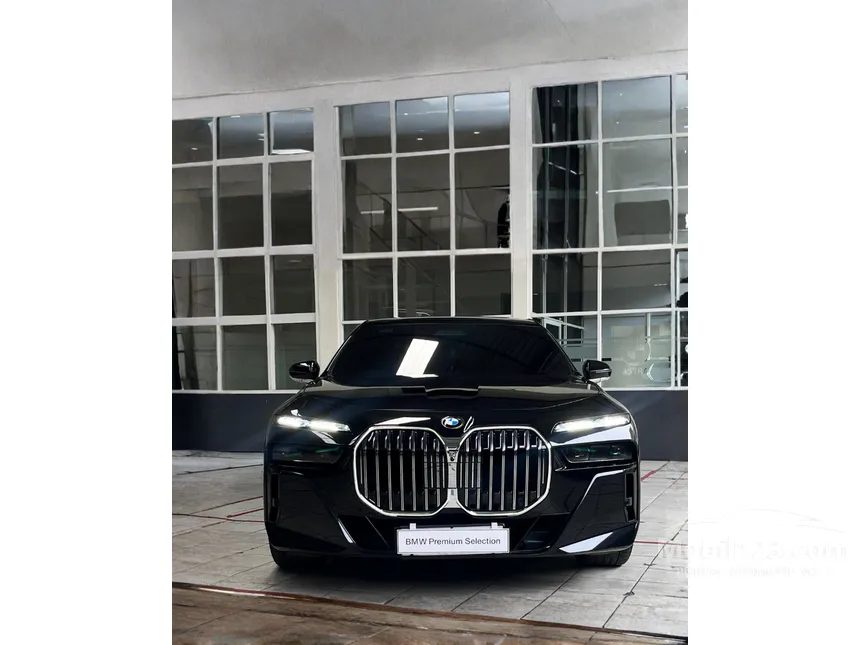 2024 BMW 735i M Sport Sedan