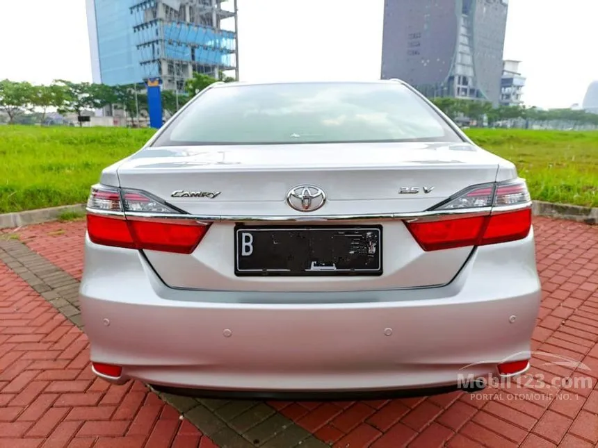 2015 Toyota Camry V Sedan