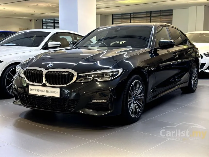 2022 BMW 330e M Sport Sedan