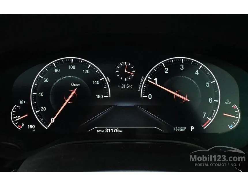 2019 BMW 520i Luxury Sedan