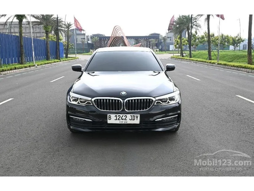 2019 BMW 520i Luxury Sedan