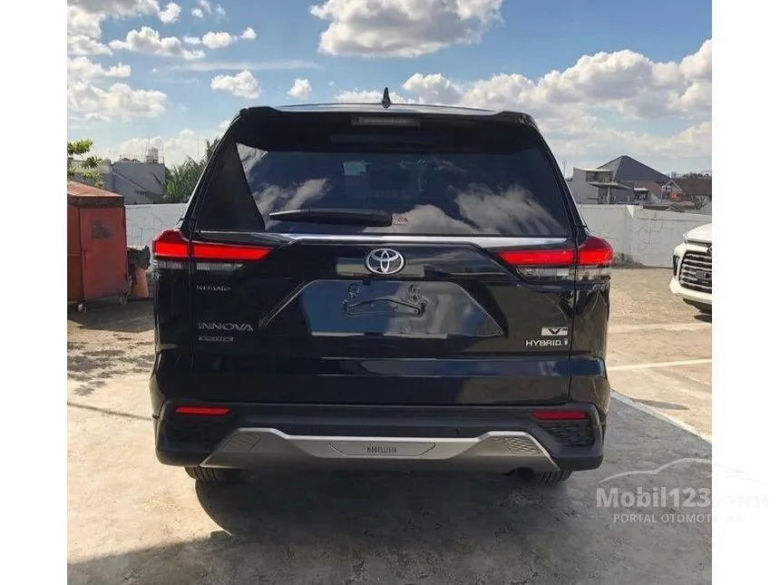 2022 Toyota Kijang Innova Zenix V HV Wagon