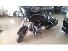 Harley Davidson Steet Glide 1.6L warna hitam tahun 2010