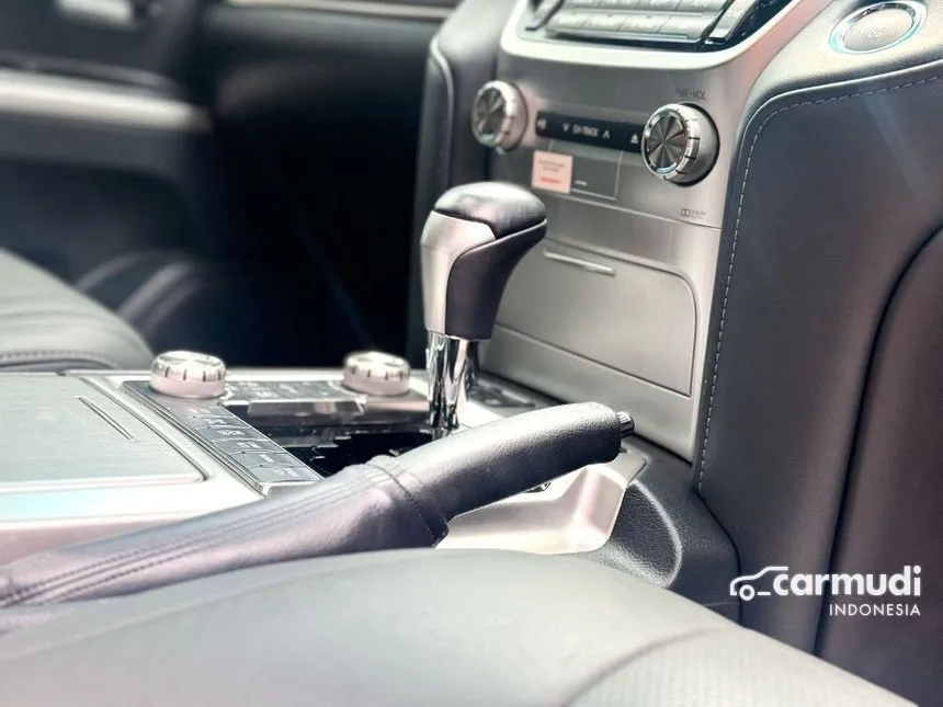 2019 Toyota Land Cruiser 200 VX-R SUV