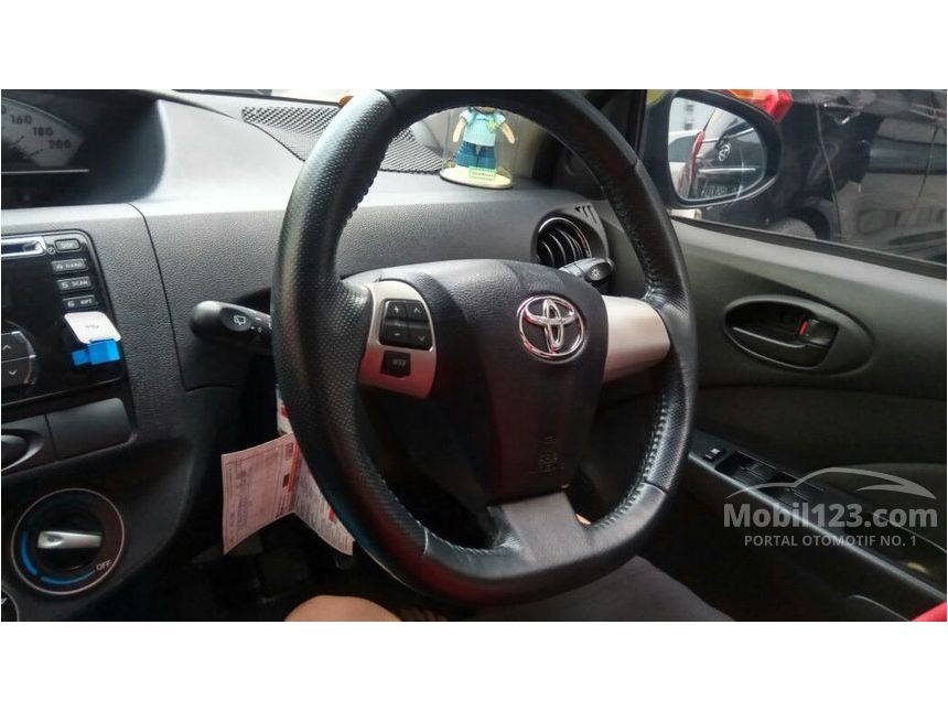 2014 Toyota Etios Valco G Hatchback