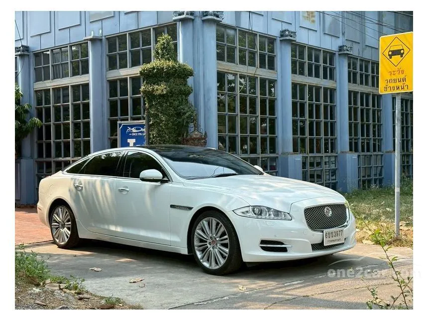 2014 Jaguar XJ Premium Luxury Sedan
