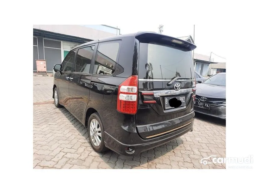 2015 Toyota NAV1 V Limited MPV