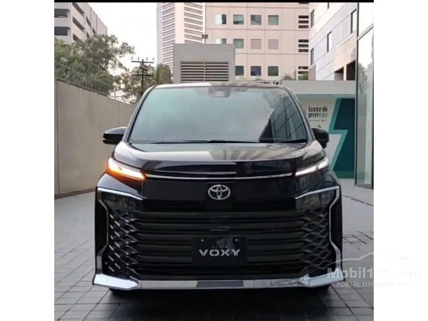 Jual Mobil Toyota Voxy 2023 2.0 di Banten Automatic Van Wagon Hitam Rp 590.800.000