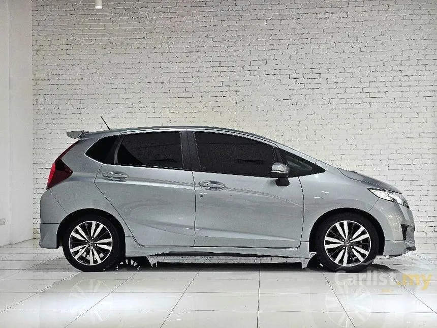 2016 Honda Jazz V i-VTEC Hatchback