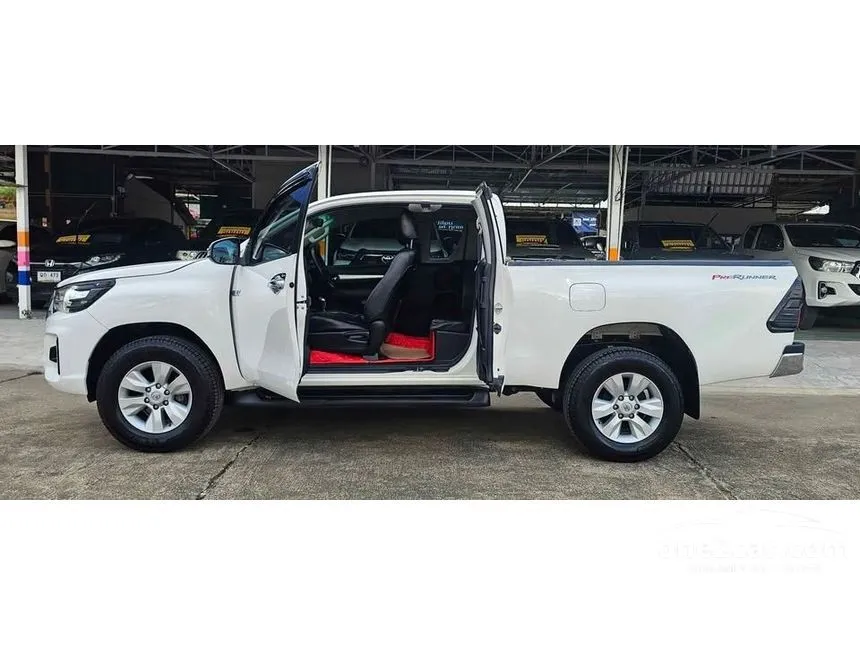 2018 Toyota HILUX REVO E Prerunner Smart Cab Pickup