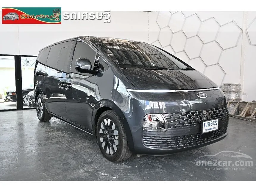 2021 Hyundai Staria SEL Van