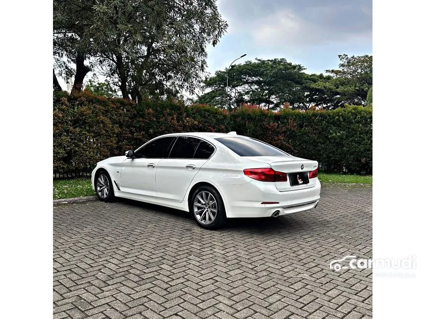 2018 BMW 530i Luxury Sedan