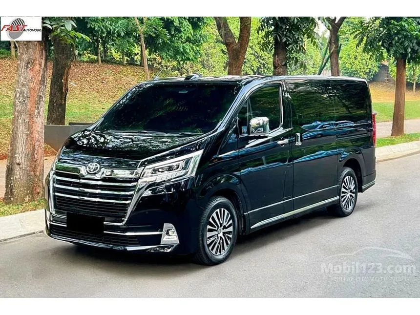2023 Toyota GranAce Premium MPV