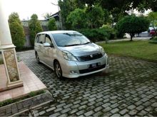 2005 Toyota ISIS 1.8 1.8 Automatic MPV Minivans