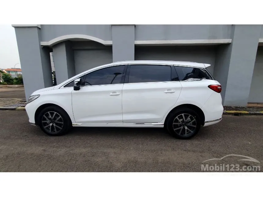 2025 BYD M6 Superior Captain 6 Seater MPV