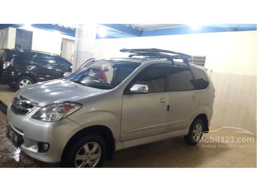 Jual Mobil Daihatsu Xenia 2010 Li DELUXE 1.0 di DKI 