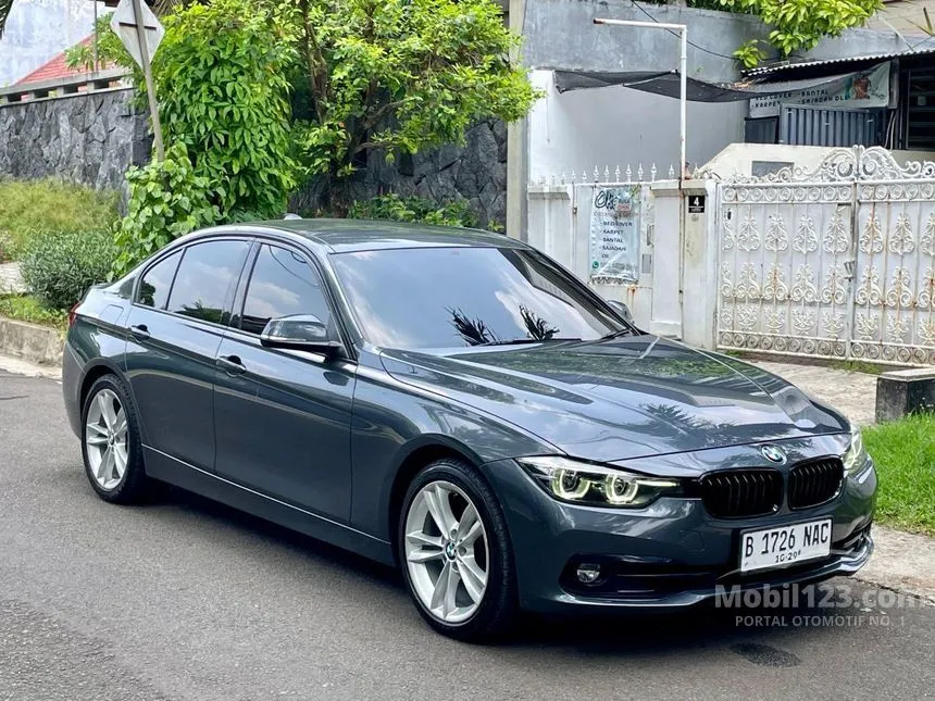 Jual Mobil BMW 320i 2019 Sport Shadow Edition 2.0 di DKI Jakarta Automatic Sedan Abu