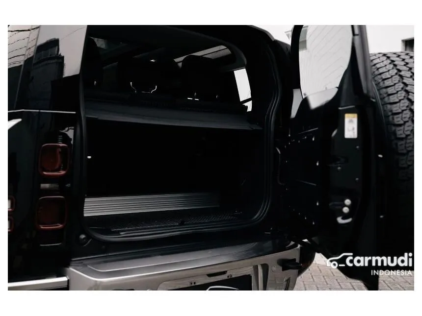 2023 Land Rover Defender 110 P300 HSE Explorer Package SUV