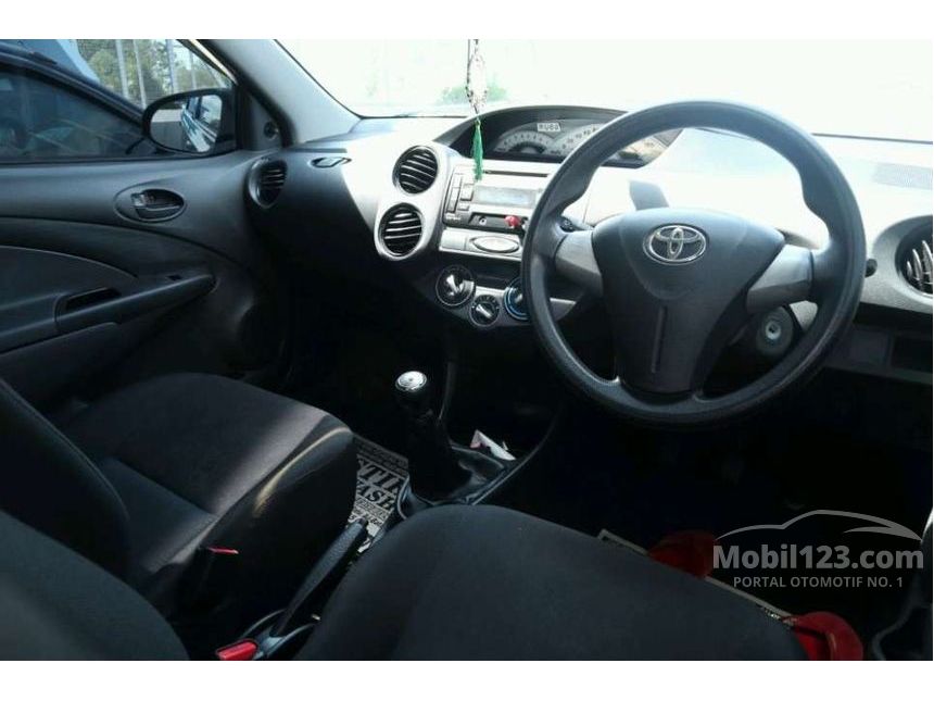 2014 Toyota Etios Valco E Hatchback