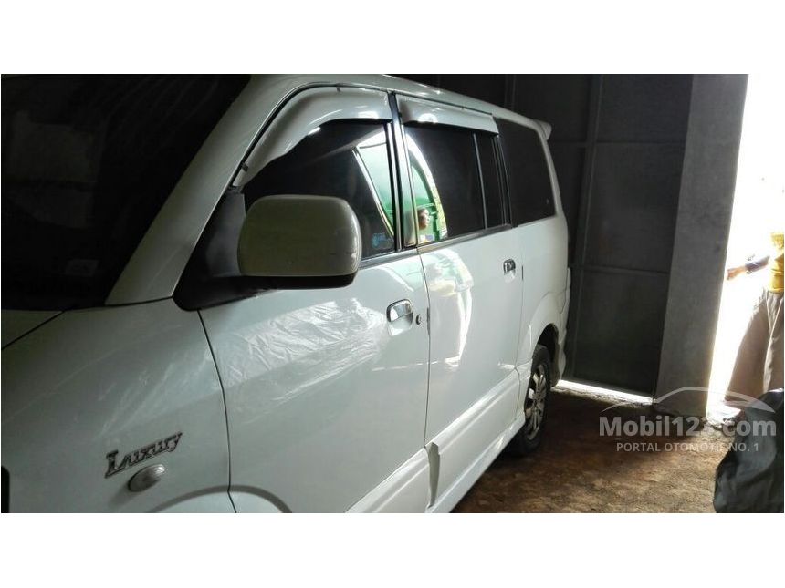 2010 Suzuki APV SGX Luxury Van