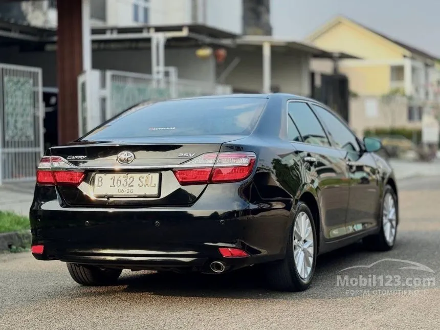 2015 Toyota Camry V Sedan