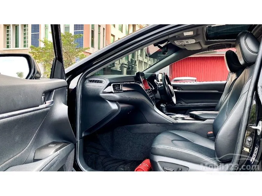 2022 Toyota Camry V Sedan
