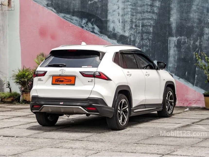 2024 Toyota Yaris Cross S HV (2 Tone) with GR Parts Aero Pkg SUV