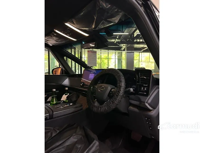 2024 Lexus LM 350h 7 Seater MPV