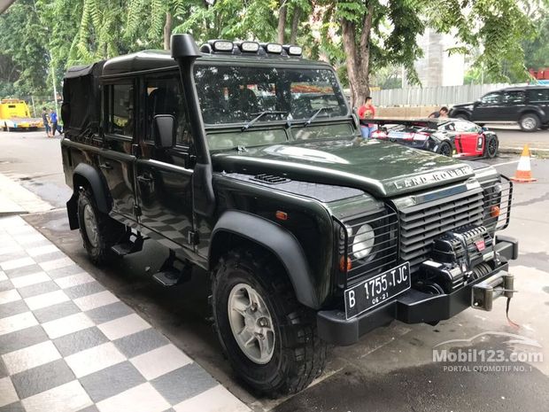 Land Rover Defender Mobil Bekas Baru dijual di Indonesia 