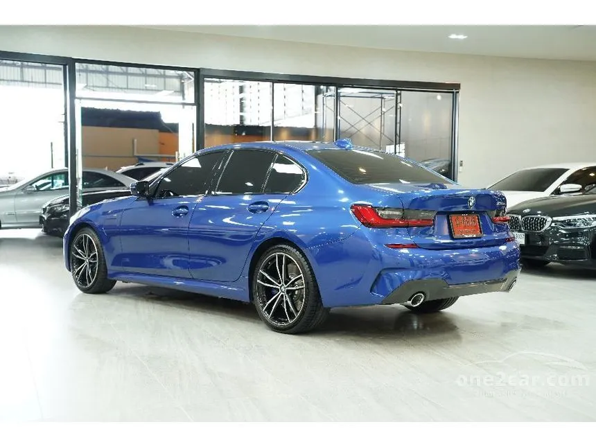 2022 BMW 330e M Sport Sedan