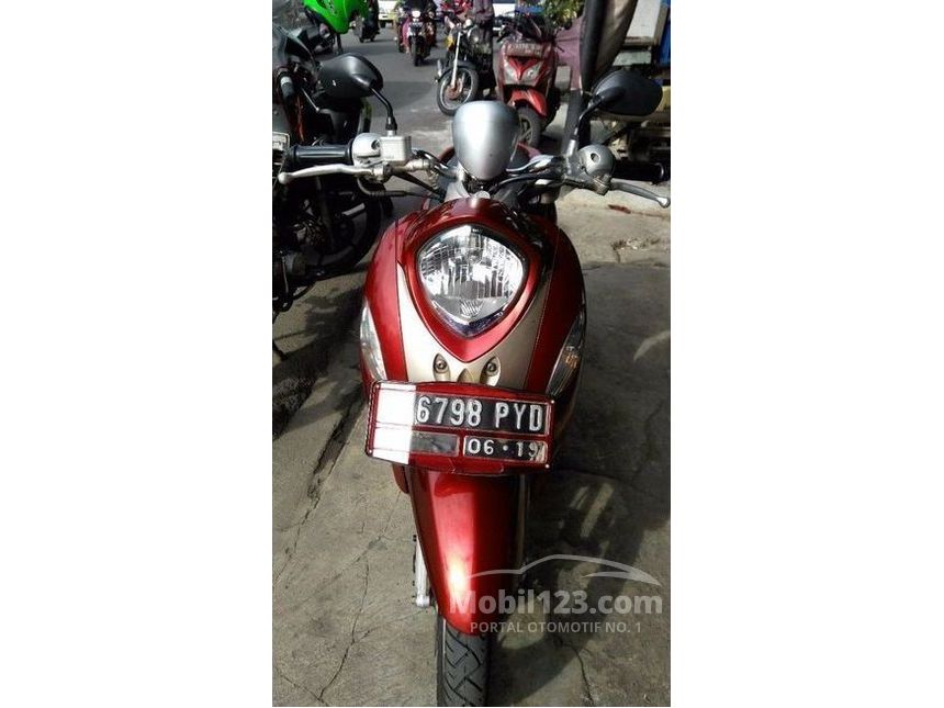 Gambar Motor Fino Premium Warna Merah - Ani Gambar