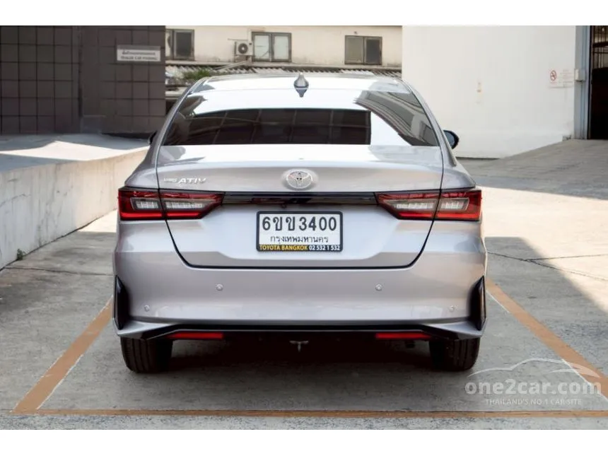 2024 Toyota Yaris Ativ Premium Luxury Sedan