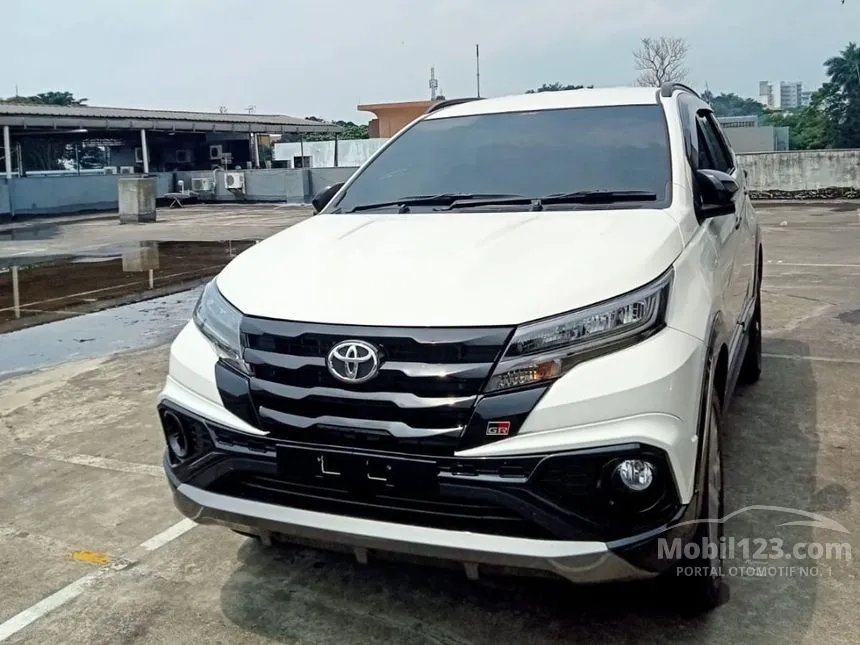 Jual Mobil Toyota Rush 2024 S GR Sport 1.5 di Jawa Barat Manual SUV Putih Rp 282.000.000