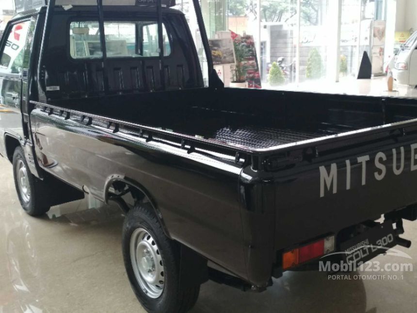  Jual  Mobil  Mitsubishi  Colt L300  2021 L300  2 5 di Jawa  