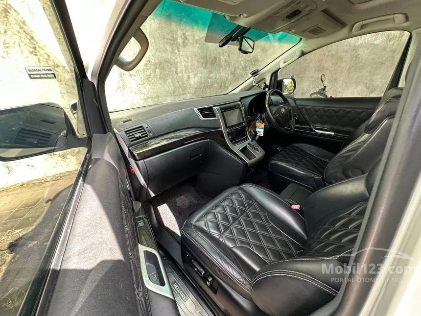 2013 Toyota Vellfire Z MPV