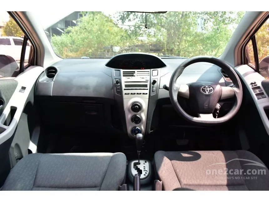 2013 Toyota YARIS E Hatchback