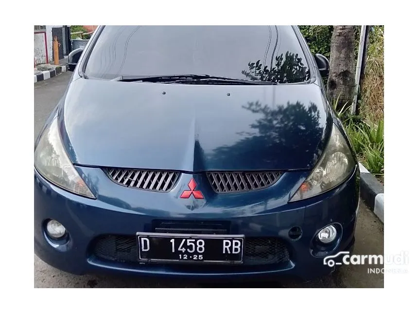 2005 Mitsubishi Grandis MPV