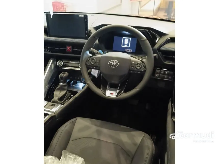 2025 Toyota Yaris Cross S HV with GR Parts Aero Pkg SUV