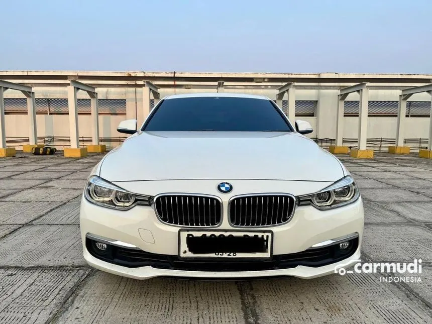 2018 BMW 320i Luxury Sedan