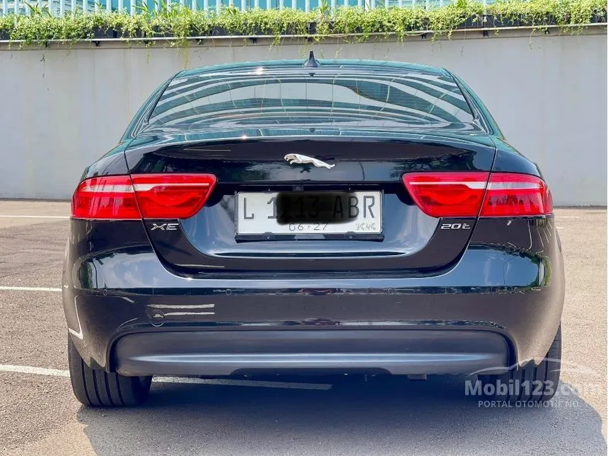 2016 Jaguar XE Prestige Sedan