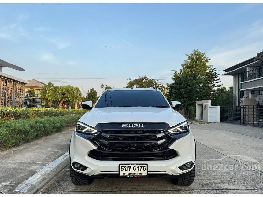 2023 Isuzu MU-X Active SUV